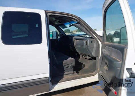 2001 Chevrolet Silverado K2500 Heavy Duty from USA, damaged, VIN 1GCHK29G11E194289